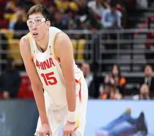 CBA最差控卫拿600万年薪,3中0仅得2分,他怎么进国家队的