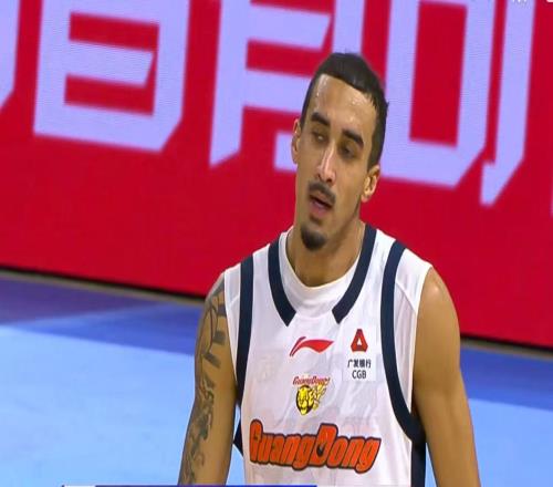 大鱼来了!NBA级1米96锋卫被辽粤晋疯抢,朱芳雨有望签下第五外援