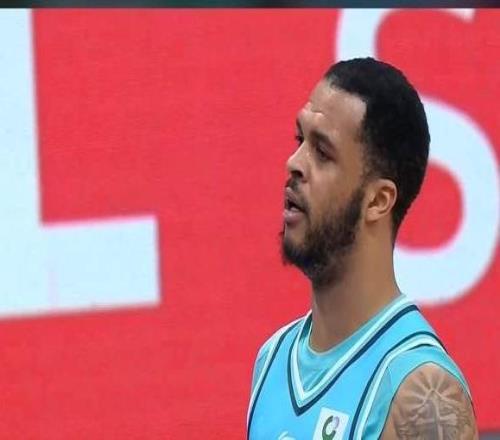 冰火两重天!8811,本土球员成看客,外援狂欢:篮协还有招吗