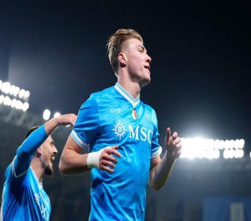 單扛強(qiáng)突+MVP！22歲中鋒帶隊(duì)進(jìn)決賽：離開曼聯(lián)半年12球3助