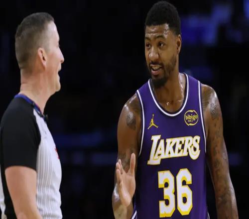 NBA官宣罚单:斯马特中场向裁判竖中指被处以3.5万美元罚款