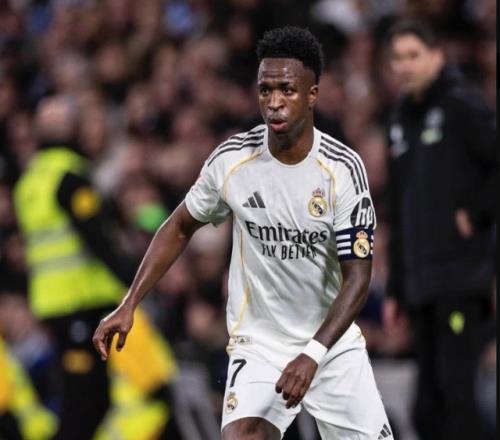 17场0球观众狂嘘!皇马巨星心态炸了:赛后5分钟耍脾气