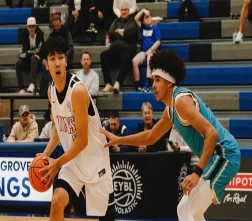 张博源收到伊利诺伊offer!全美排前25!能力获认可,可奠定冲NBA