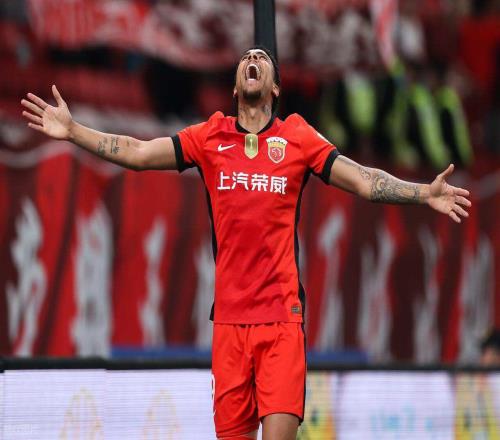 上港中鋒成中超冬窗大魚，申花和大連都可以考慮引進他，值得期待