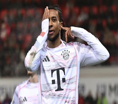 滿血回歸，此前經歷眼部手術的奧利塞在進球后捂住一只眼慶祝