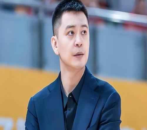 原來他們是楊鳴父母，出身體育世家，難怪兒子能三連冠且性格囂張