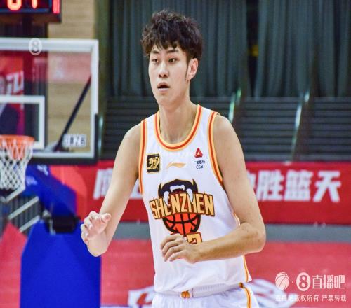 王浩然獲得上賽季最具進(jìn)步球員獎新賽季面臨壓力同時也充滿動力_CBA直播