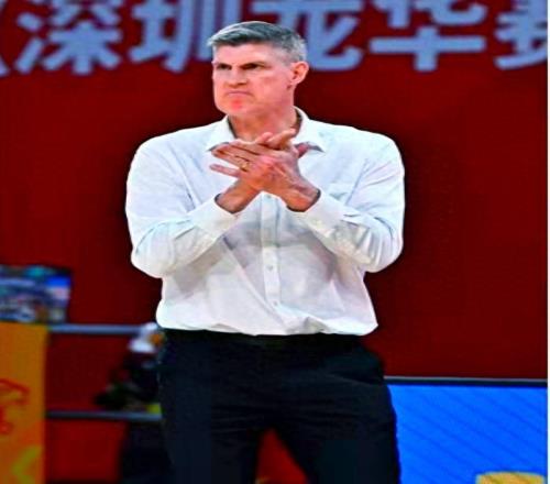 CBA下课潮涌四主帅位置堪忧,刘炜不知让谁投,邱彪困难在后头