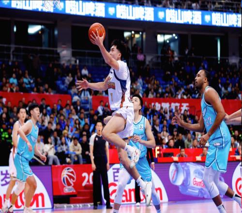 又一個(gè)“龐崢麟”！第一個(gè)賽季直接打成隊(duì)內(nèi)得分王，關(guān)鍵才19歲