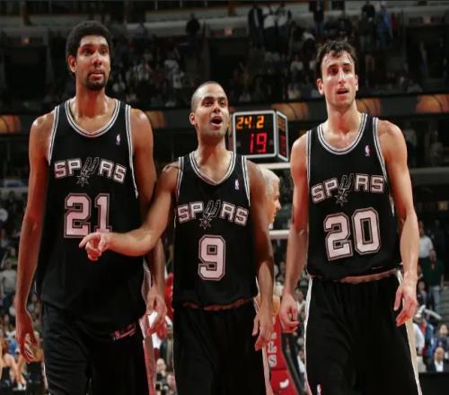 欲語淚先流，12月戰(zhàn)績9勝1負(fù)聯(lián)盟第一，5年等待終聞戰(zhàn)鼓回響