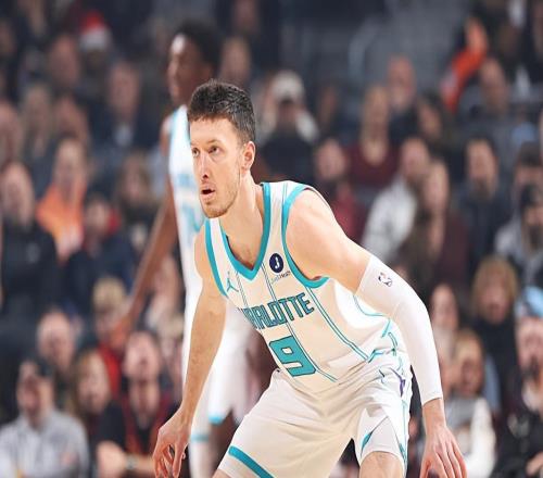 內(nèi)線人手嚴(yán)重不足，黃蜂不得不裁掉了前凱爾特人鋒線新星