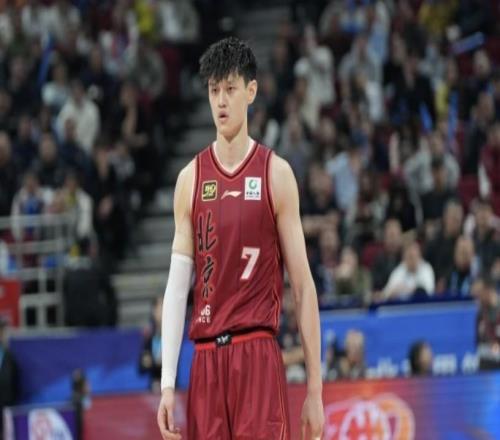 媒體人：相關(guān)手續(xù)還沒有完成，曾凡博無法出戰(zhàn)與新疆的比賽