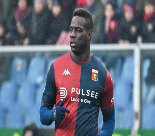 记者:巴洛特利与达曼协作的传闻不实,没有球队有意签下他