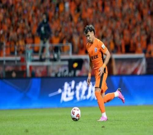 鲍亚雄随玉昆训练换回马镇辽宁后腰+飞翼升级李金羽换打法