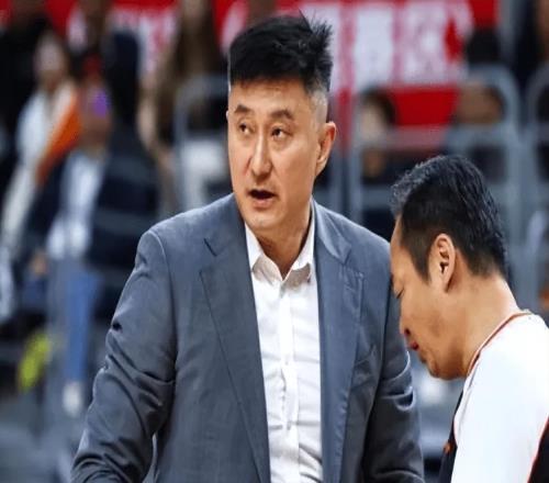 勝山東發(fā)布會!杜鋒解析第三節(jié)崩盤,全程高情商,徐杰不滿專注度