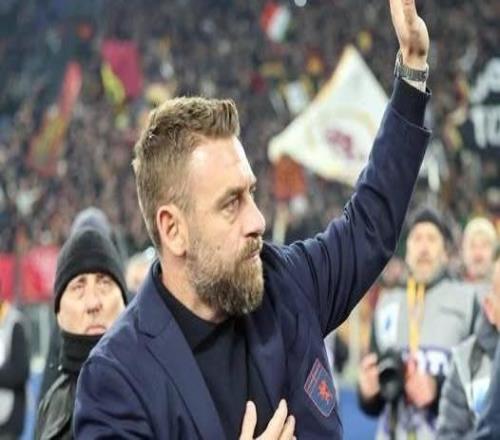 “你永远不会成为我们的敌人”,罗马球迷横幅致敬客队主帅德罗西