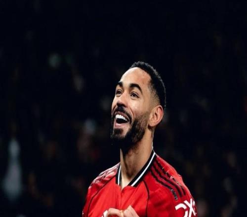 邮报:库尼亚精通五门语言,他已经成为更衣室的核心人物