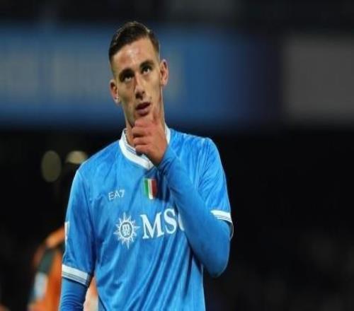 米体:拉齐奥正在寻找新中锋,首选在那不勒斯位置不稳的卢卡