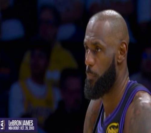 詹姆斯曾与历史上35.5%的NBA球员交过手,有82名现役球员在他首秀后出生