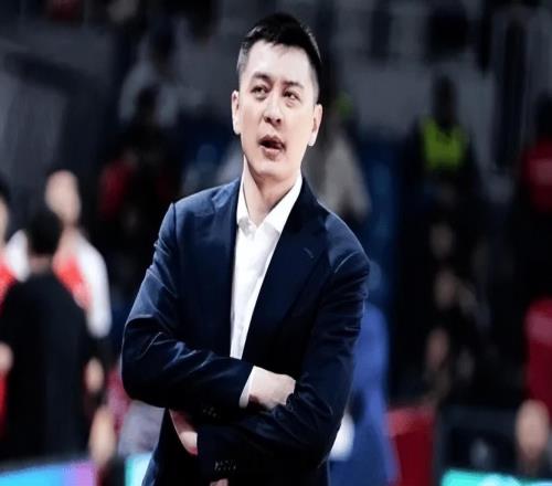 踩场采访!杨鸣直指赛程紧密+谈威尔斯伤情!弗格金金感叹回辽!