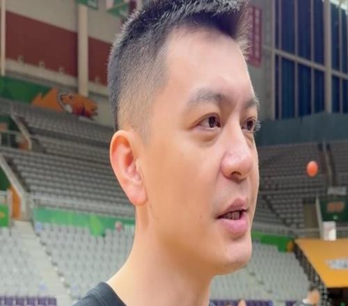 杨鸣:威尔斯伤病还需评估希望张镇麟和弗格未来越来越好