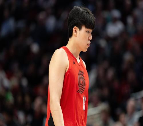 楊瀚森在11分鐘內貢獻3分5籃板克尼佩爾斬獲20分8助攻奎因拿到9分7籃板4助攻5蓋帽_NBA直播