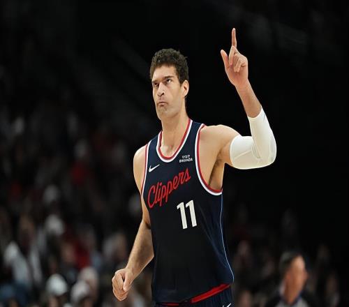 虽然进攻效率一般,但是快船内线老将的场上效果惊人相当不错