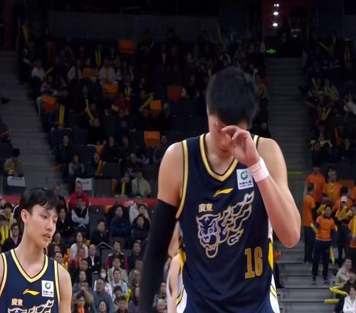 太适合广东队!CBA强力锋线可能离队,曾被杜锋公开招募!