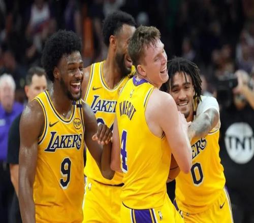 砸歪篮筐!湖人大将6中1怒砍2分正负值15队内最低