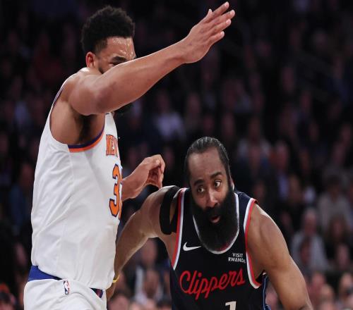 复出17中6输球略显尴尬!哈登手臂肌肉青筋暴露成亮点36岁仍自律