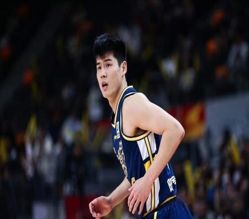 又是5中1!杜锋重用胡明轩原因找到,防守态度够好,关键篮板赎罪