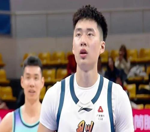 沖擊最佳新秀！19歲啊，打CBA這么猛