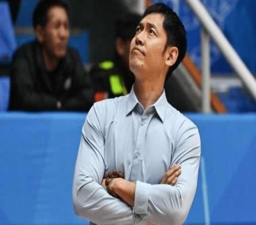 唉!输倒数第二7分,赢倒数第一2分,45岁少帅,把强队带成了鱼腩