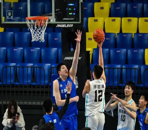 籃板第1+蓋帽第1！中國男籃17歲2米13新星崛起：新韓德君轟33+16