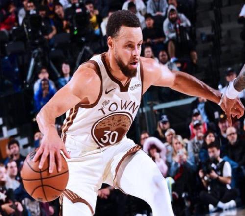 勇士大胜!库里27+10替补出奇兵,威少13分+恶犯,巴特勒首发第一