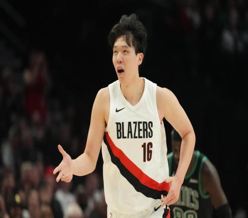 火箭再战开拓者!半场三分14中2,射手群再次低迷,乌度卡也无奈