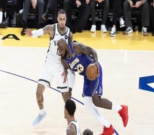 最后时刻无脑操作,湖人输球还得靠詹姆斯