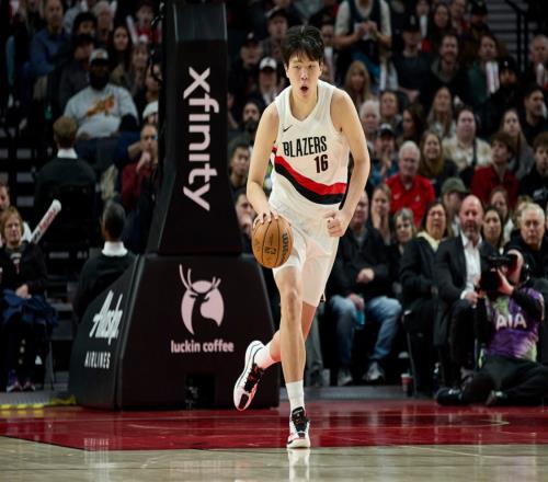 隊記們：楊瀚森好的地方有時強硬！但他吃不了太多上場時間！