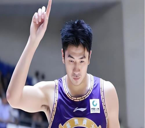 北控毫无斗志大比分输球,是张庆鹏水平差,还是有球员在搞内讧