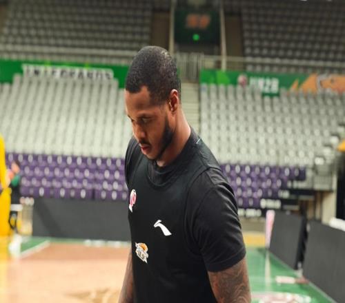 備戰廣東!亨特合練強壯,楊鳴強調沖擊對手,回應新援補充很淡定