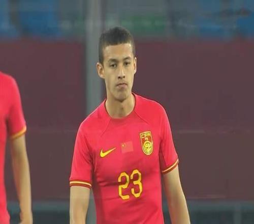 1年前還在踢中乙，彭嘯上限可留洋泰山手握05眾星培養后腰爭冠