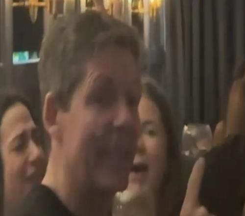 太阳报:水晶宫爆冷被淘汰后,格拉斯纳和教练团队出现在酒吧