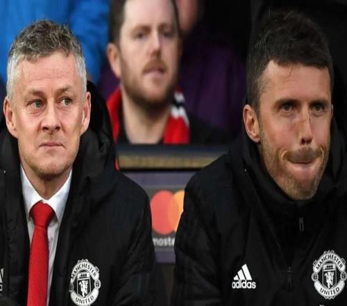 記者：曼聯預計周一決定臨時主教練人選