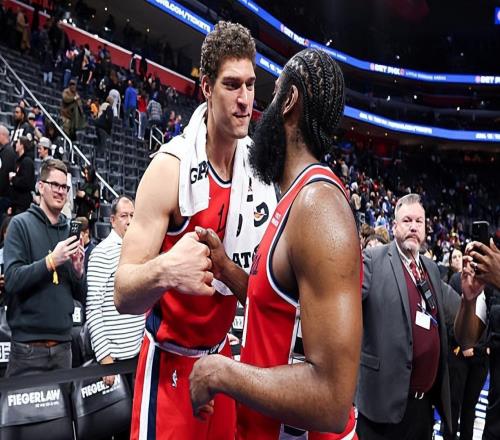 又一次打出了災難級表現，但快船對于內線老將依然是充滿了信心