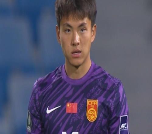 申花后悔吗李昊连场神扑,锁定国足主力,媒体人:有人连拍大腿