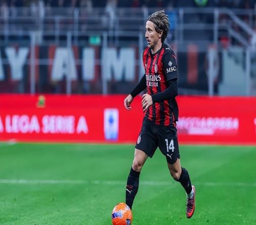 為了紅黑軍團(tuán)而戰(zhàn)!莫德里奇在AC米蘭全勤,帶來(lái)的不僅是戰(zhàn)術(shù)幫助