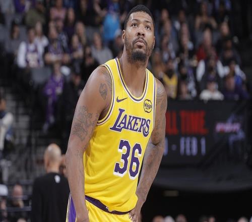 輸在三分球，國王全場三分26投17中，湖人36投僅8中