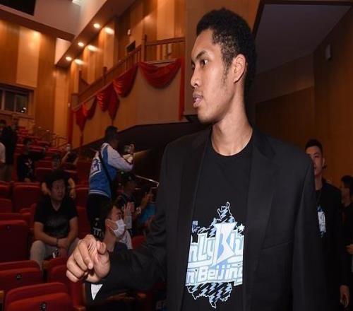 丘天結(jié)束治療逐漸跟隊訓(xùn)練斯佩爾曼腳部舊傷不影響比賽