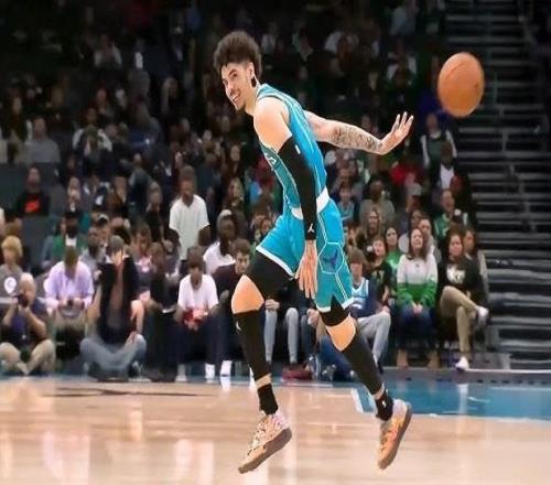 奇妙的形容，安東尼：三球打球就像打2K，在場上過于隨心所欲