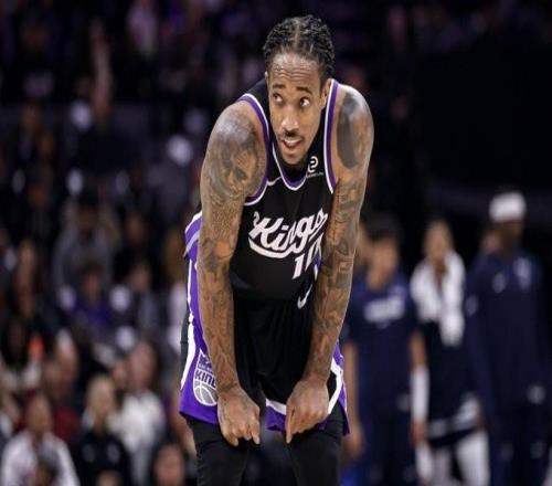 神的武器！德羅贊19中14+0三分出手砍32分2板6助3斷，罰球5中4